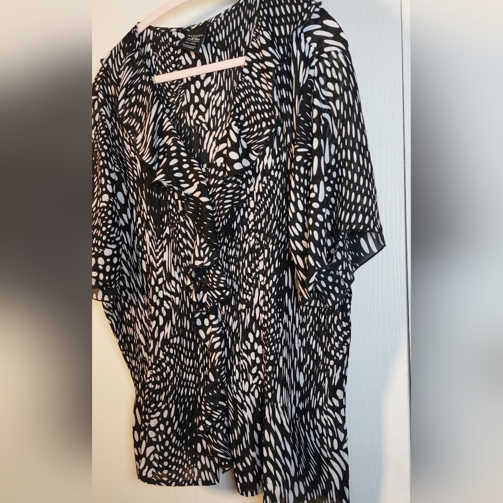 George Black White Chiffon Blouse Size 22/24 Ruffled Neckline Flutter Sleeves - Picture 5 of 11